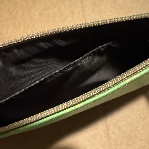 Dooney & Bourke Green Wristlet with Gold Accents Vintage - Picture 6 of 10